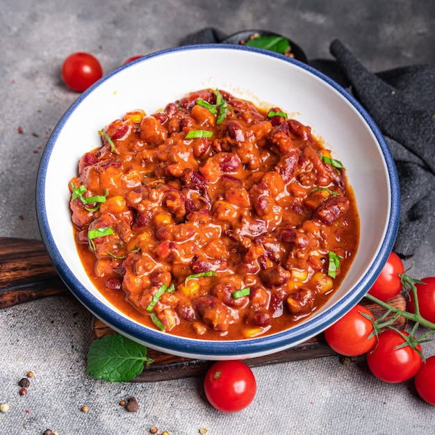 hili con carne bohnen, mais, fleisch, tomate gesunde mahlzeit essen snack auf dem tisch kopieren raum essen