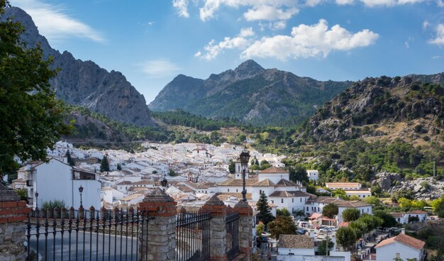 Hilltown viejo famoso de Grazalema en Andalucía