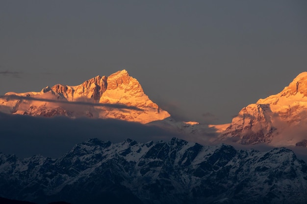 himal montaña ke makalo