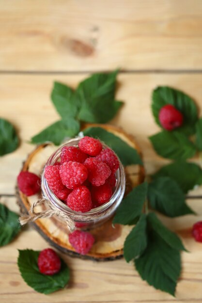 Himbeeren Gesundheit Vitamin Frische saftig Farbe Zutat Blatt