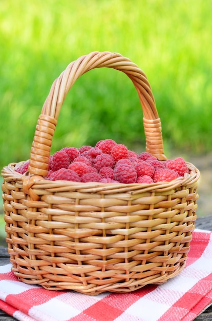 Himbeeren im Korb