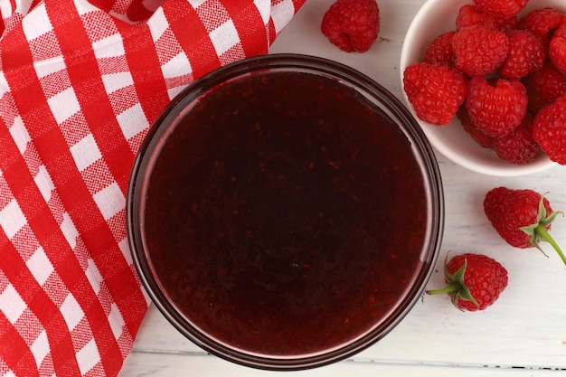 Himbeermarmelade in einem Glasgefäß