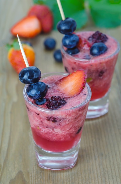 Himbeersmoothie mit frischen Beeren