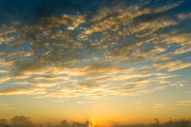 Himmel mit Wolken