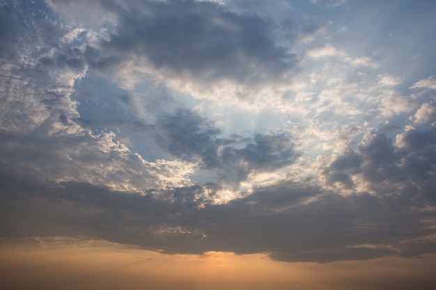 Himmel, Wolken, schön Abends