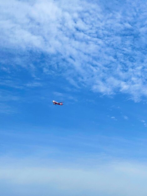 Foto himmelhintergrund flugzeug