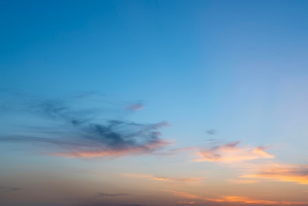 Himmelsonnenuntergangwolken-Farbhintergrund