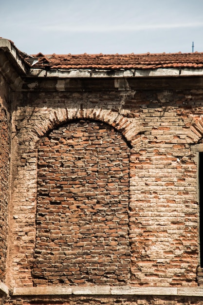 Hintergrund aus alter Grunge-Ziegelsteinmauer