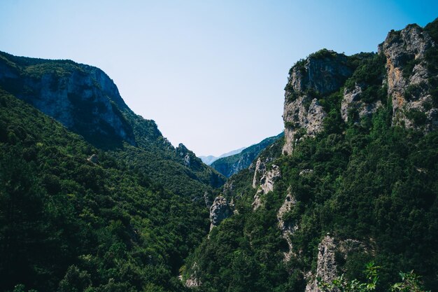 Hintergrund. Berglandschaft unter freiem Himmel