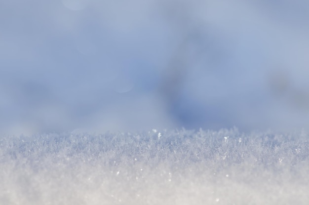 Hintergrund der frischen Schneebeschaffenheit im Blauton