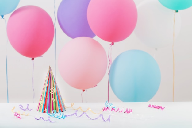 Hintergrund der Luftballons zum Geburtstag