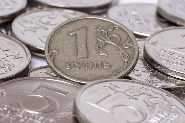 Hintergrund der Münzen russischer Rubel in Stückelungen von 1 Rubel 2 Rubel 5 Rubel Der Rubel ist die Landeswährung Russlands Geldkonzept
