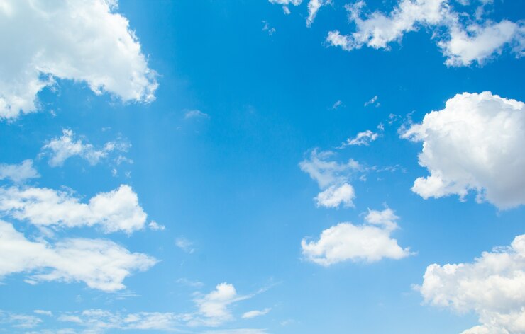 Foto hintergrund des blauen himmels mit kleinen wolken
