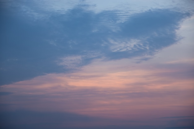 Hintergrund des Himmels und der Wolken