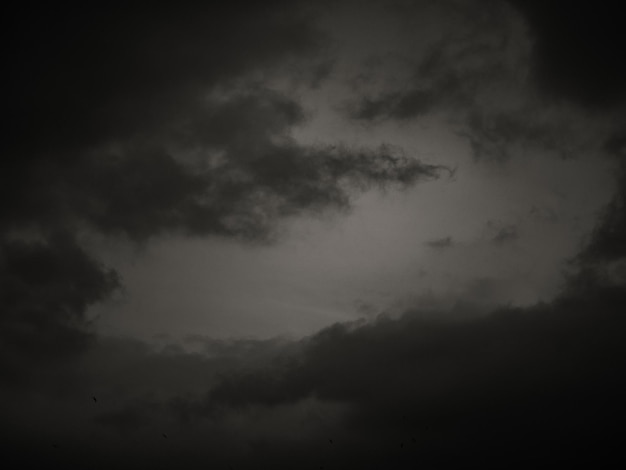 Foto hintergrund dunkler wolken vor einem gewitter