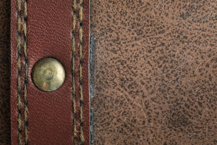 Foto hintergrund eines alten braunen lederkoffers in nahaufnahme