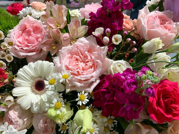 Hintergrund lebendige frische bunte Blumen für Postkarten