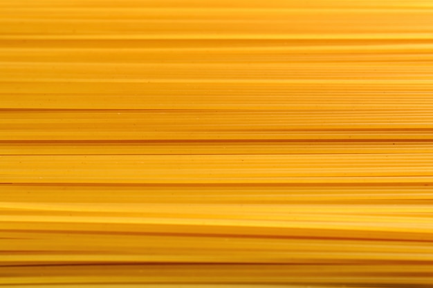 Hintergrund von den Spaghettis horizontal liegend. gelbe Pasta als zurück