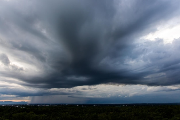 Hintergrund von Gewitterwolken vor einem Gewitter