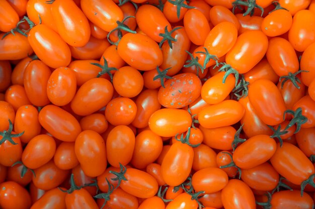 Hintergrund von roten reifen Tomaten ohne Chemie gewachsen