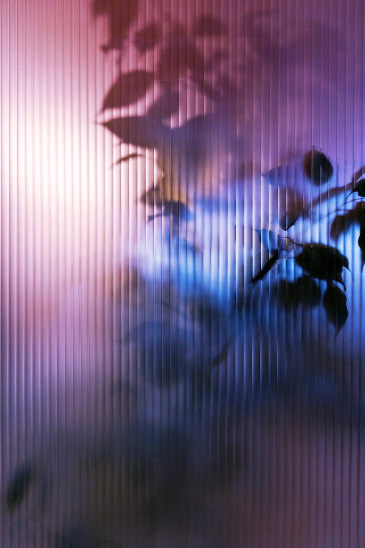 Foto hintergrund von verschwommenen pflanzen hinter glas