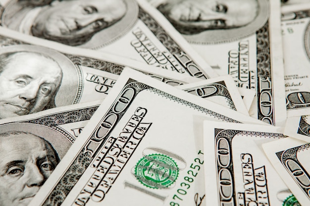 Hintergrund von verstreuten Dollarbanknoten als abstrakt nahtlos. getöntes Bild