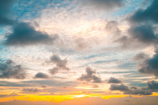 Hintergrund Wolke Sommer Natürlicher Himmel schöner und filmischer Sonnenuntergang Textur Hintergrund