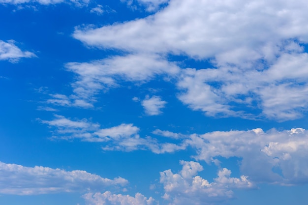 Hintergrund Wolken am blauen Himmel