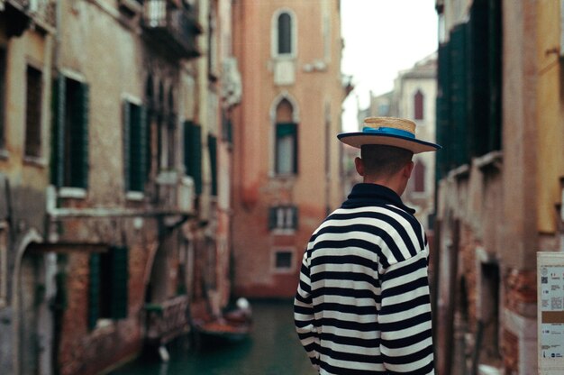 Foto hintergrundansicht des gondoliers in venedig