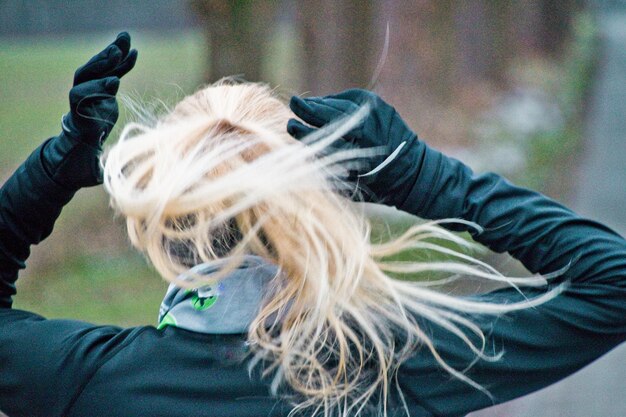 Foto hintergrundansicht einer blonden frau