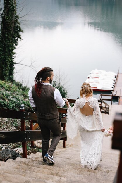 Foto hintergrundansicht von frauen, die im wasser stehen