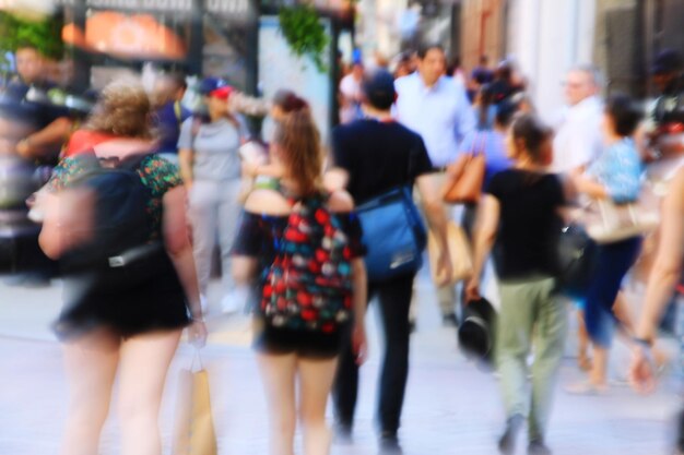 Foto hintergrundansicht von menschen, die im freien spazieren gehen