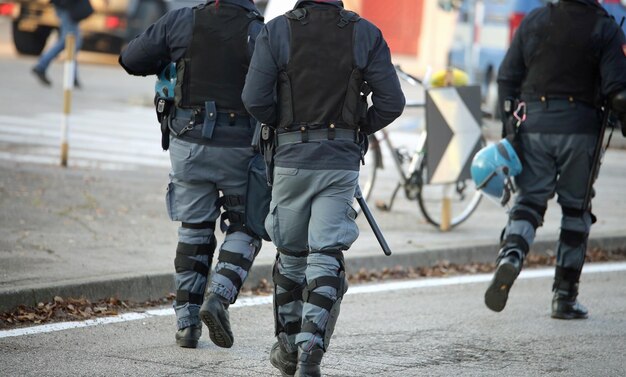 Foto hintergrundansicht von spezialeinheiten, die auf der straße laufen