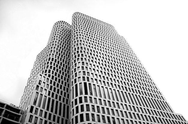 Hintergrundbild von architektonischen Elementen von Gebäuden und Bauwerken. modernes Gebäude von unten