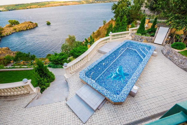 Hinterhof mit kleinem schönen Swimmingpool