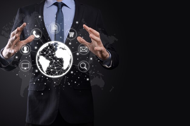 Hiold del hombre de negocios, use, presione el ícono infográfico de la tecnología comunitaria digital. Concepto de alta tecnología y big data. Conexión global.IoT Internet de las cosas. Red de Comunicación de Información TIC.