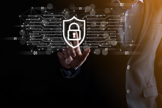 Hiold del hombre de negocios, use, presione el ícono infográfico de la tecnología comunitaria digital. Concepto de alta tecnología y big data. Conexión global.IoT Internet de las cosas. Red de Comunicación de Información TIC.