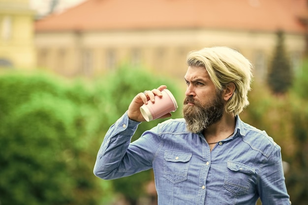 Hip und stilvoll Haar- und Bartpflege Bärtiger Mann Männliche Friseurpflege Reifer Hipster mit Bart brutaler kaukasischer Hipster mit Schnurrbart seriöser Mann im Profil Zuversichtlich in seinem Stil