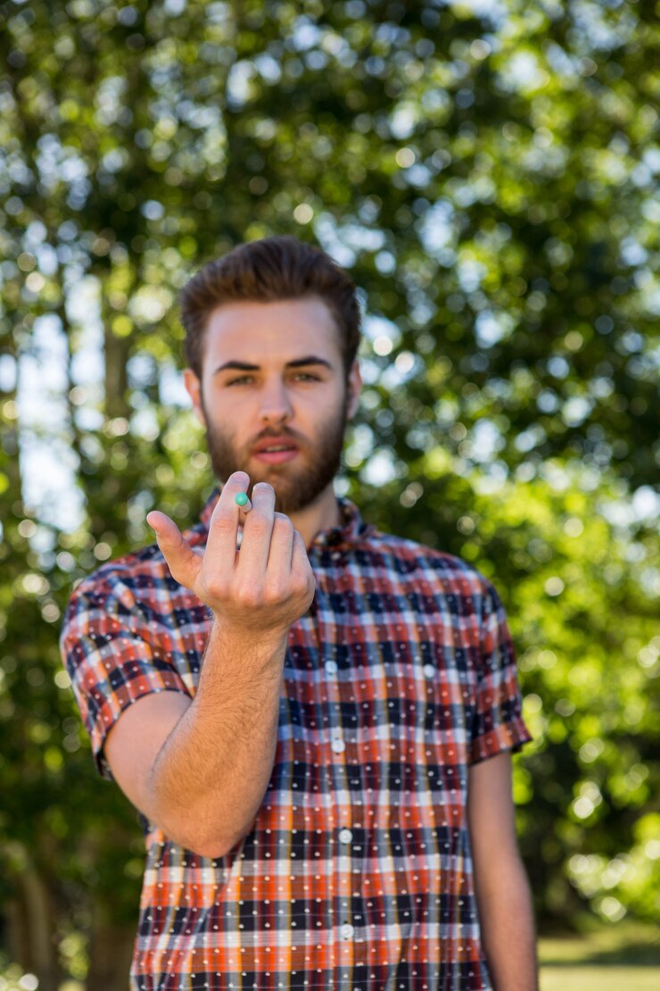 Foto hipster fume um cigarro eletrônico