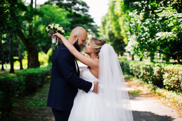 Hipster Hochzeit, schönes Paar, Hochzeitstag, Sommer