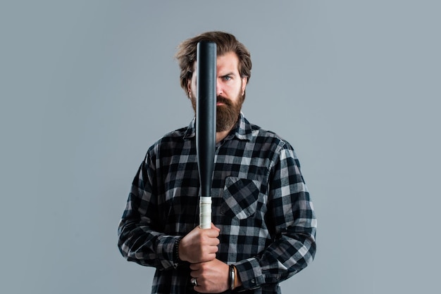 hipster masculino barbudo na camisa quadriculada segure o taco esportivo, lutador.