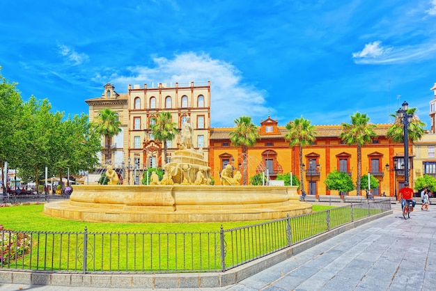 Hispalis-Brunnen auf dem Platz Puerta de Jerez in Sevilla Spanien