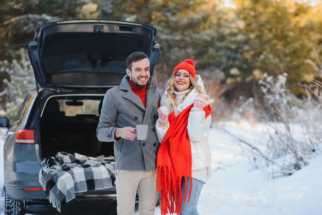 Historia de amor de pareja de nieve de invierno