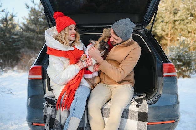 Historia de amor de pareja de nieve de invierno