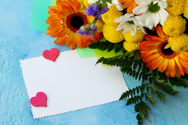Historia de la boda o día de San Valentín Creeting, día de la madre o cumpleaños. Ramo de flores.
