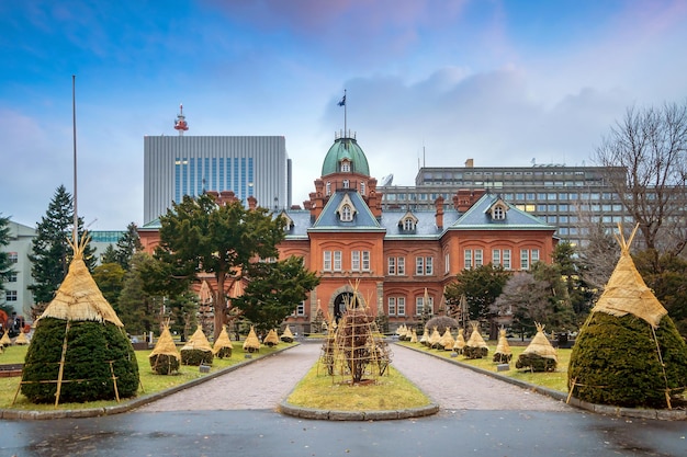 Las históricas antiguas oficinas gubernamentales de Hokkaido en penumbra en Sapporo, Japón