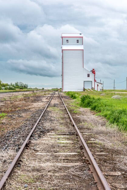 El histórico elevador de granos en Saskatchewan, Canadá