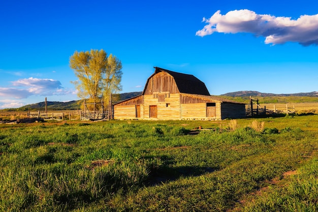 Histórico John Moulton Barn en Mormon Row en el Parque Nacional Grand Teton Wyoming