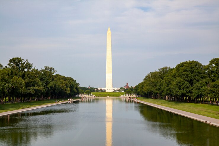 El histórico obelisco del monumento a Washington es famoso en Estados Unidos.