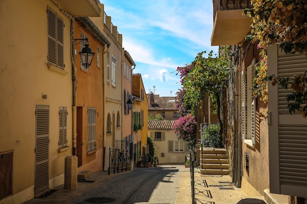 Historische Altstadt von St. Tropez, ein beliebter Ferienort am Mittelmeer, Provence, Frankreich